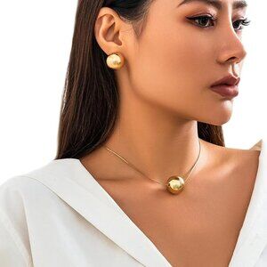 Multi layered big beads choker